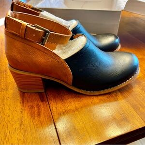 Chic Black and Tan Leather Mules